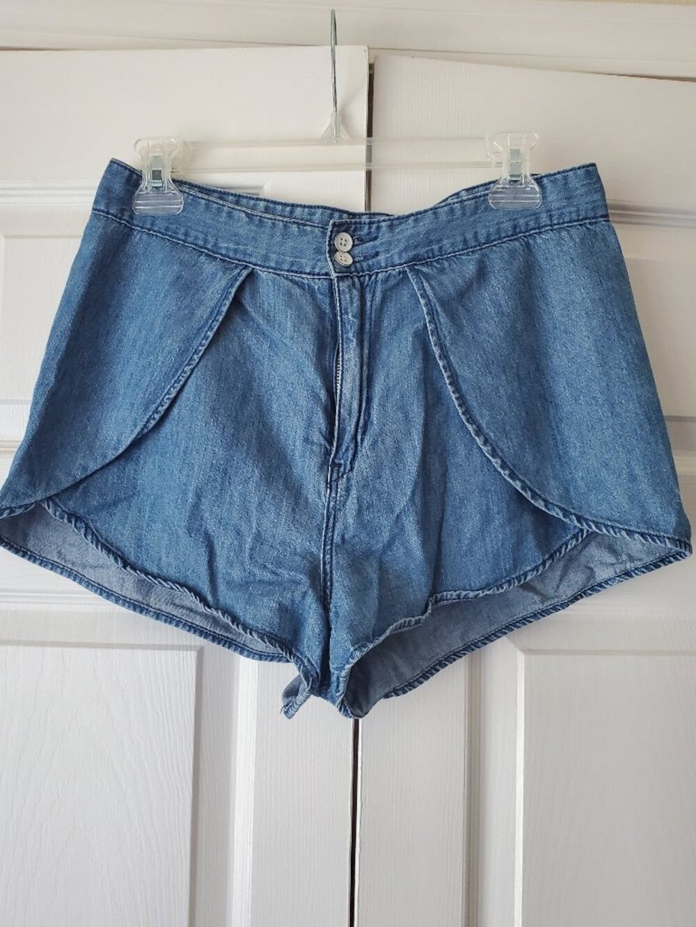 Urban Outfitters BDG Tulip Hem Chambray Shorts size 8